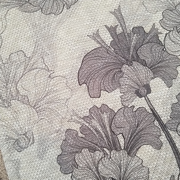 Soft, lightweight sweater - size XL - Picture 3 of 4